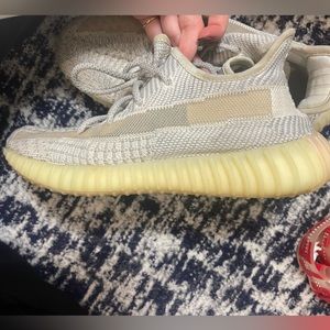 Yeezy 350 - (with box)